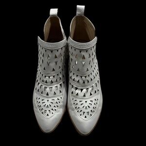 Anthropologie Cecelia New York Leather Perforated Booties Sz-10